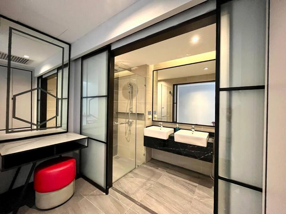 M101 Klcc Kl City King Suites By Livin Куала Лумпур Екстериор снимка