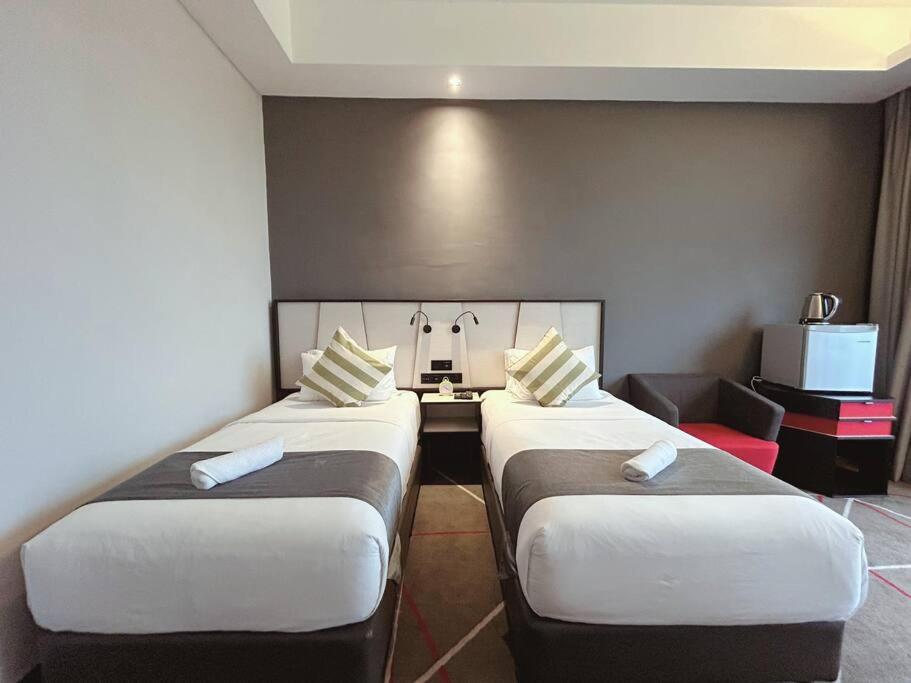 M101 Klcc Kl City King Suites By Livin Куала Лумпур Екстериор снимка